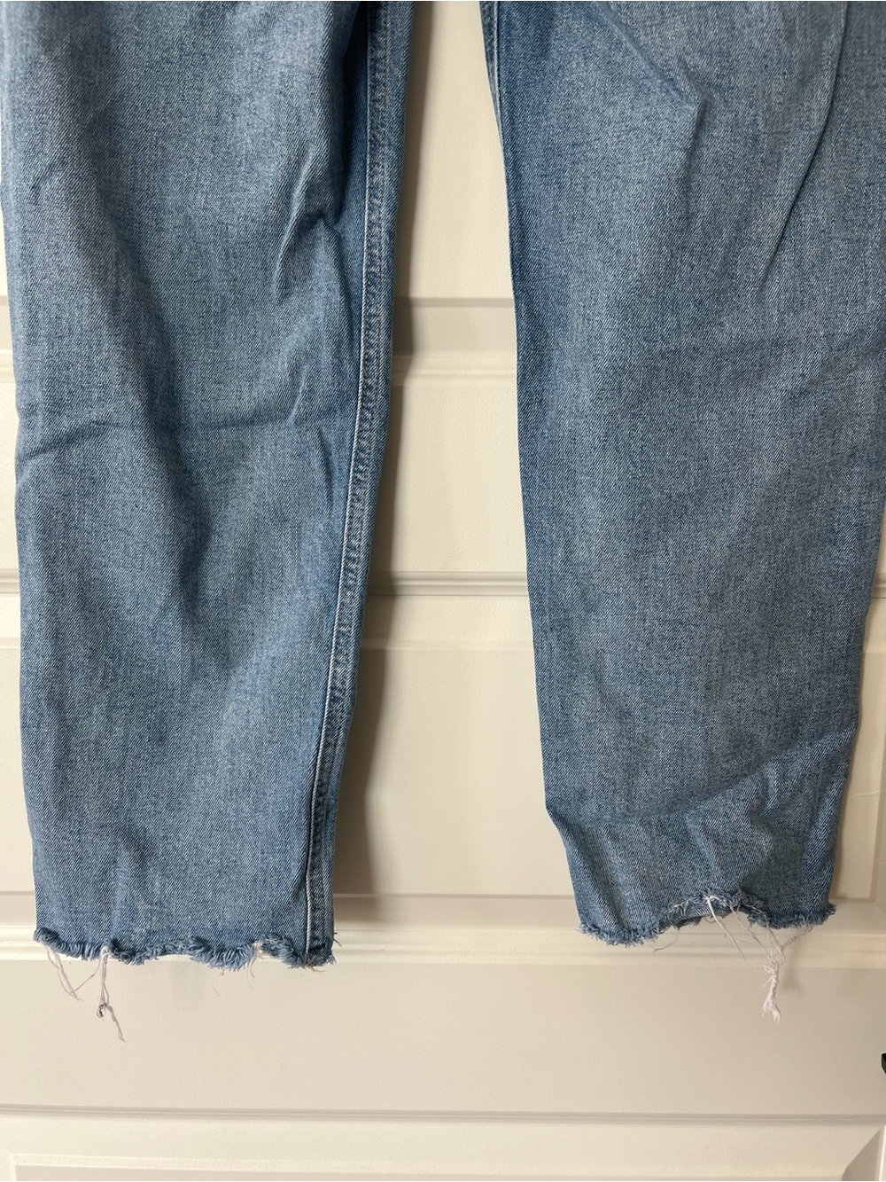 Old Navy Sky-Hi Straight Jeans Womens 10 Blue Distressed Button Fly Raw Hem - Picture 12 of 14